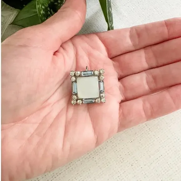 Vintage Coro rhinestone & thermoset plastic square clipback earrings blue white - Picture 5 of 7